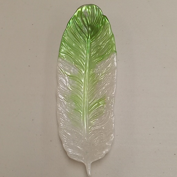 Handcrafted resin feather trinket tray - Picture 3 of 4